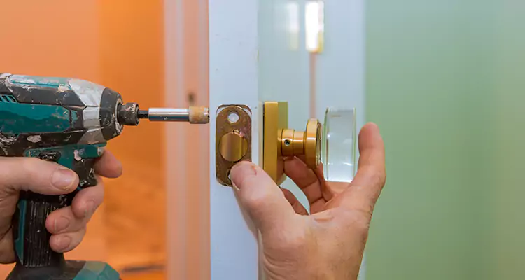 Broken Door Knob Fix in Burlingame, CA